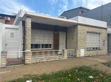 Casa · 80m² · 3 Ambientes · Excelente Casa con Patio en Villa Maipú