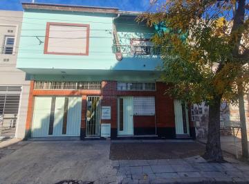 PH · 111m² · 4 Ambientes · 2 Cocheras · Amplio PH con Patio y Cochera