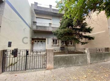 Casa · 135m² · 4 Ambientes · 1 Cochera · Venta Casa 4amb en Parque Avellaneda, Caba.