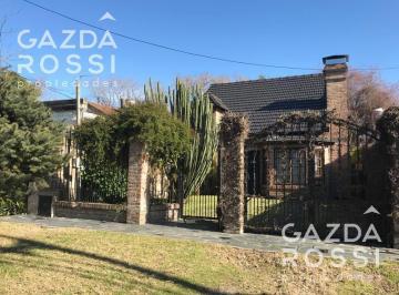 Casa · 116m² · 5 Ambientes · 3 Cocheras · Casa - Adrogue
