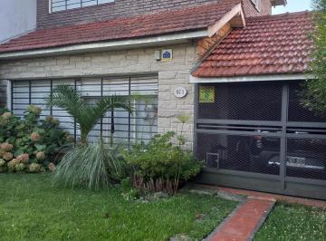 Casa · 120m² · 4 Ambientes · 1 Cochera · Casa en Venta