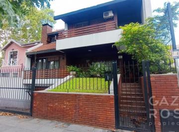 Casa · 233m² · 6 Ambientes · 2 Cocheras · Casa en Venta en Temperley