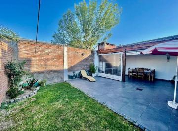 Casa · 77m² · 3 Ambientes · 1 Cochera · Venta Casa 3 Amb Altos de Podesta con Patio