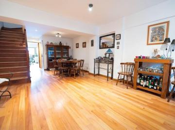 Casa · 236m² · 5 Ambientes · 2 Cocheras · Venta Triplex Cochera Pileta Quincho Villa Urquiza