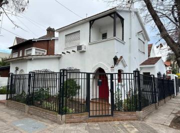 Casa · 220m² · 7 Ambientes · 2 Cocheras · Venta Casa 7 Ambientes en Olivos con Cochera