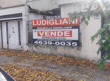 Casa · 331m² · 4 Ambientes · Casa en Monte Castro a Refaccionar 4 Ambientes