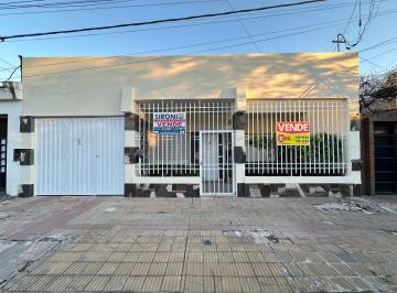 Casa · 184m² · 2 Dormitorios · 2 Cocheras · Casa Céntrica 2 Dorm. Sobre 10x37,50