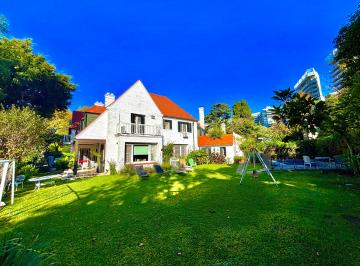 Casa de 8 ambientes, Vicente López · Chalet Estilo Ingles Lote de 1000 Ms en La Lucila de Libertador Al Rio Piscina