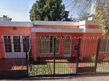 Casa · 152m² · 4 Ambientes · 1 Cochera · Casa + Dpto en Venta Apto Credito en Barrio Yofre Sud