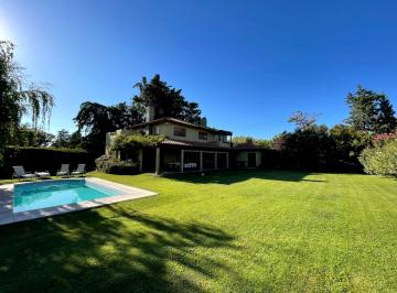 Casa · 330m² · 8 Ambientes · 2 Cocheras · Venta - Casa - Vistalba - Lujan - Mendoza