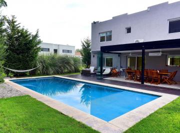 Casa · 220m² · 5 Ambientes · 1 Cochera · Venta Casa 5 Amb. Barrio Cerrado Weston - Financia