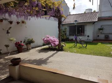 Casa · 180m² · 5 Ambientes · 1 Cochera · Casa Venta Lomas del Mirador 3 Amb + 2 Amb Jardin
