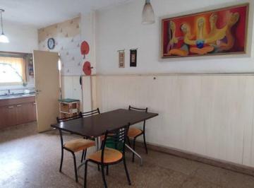 Casa · 177m² · 4 Ambientes · 1 Cochera · Casa en Venta 2 Dorm. + Local Comercial