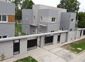 Casa · 161m² · 4 Ambientes · 2 Cocheras · Duplex 3 Dorm. con Cochera en Venta - Gonnet