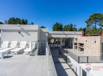 Casa · 260m² · 6 Ambientes · 2 Cocheras · Alquiler Temporal Costa Esmeralda Deportiva 482