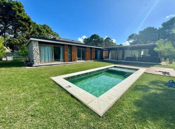 Casa · 210m² · 4 Ambientes · 1 Cochera · Venta Casa 4 Ambientes Barrio Pioneros