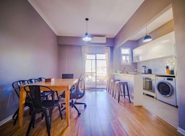 Departamento · 64m² · 2 Ambientes · Amplio y Refaccionado 2 Ambs X Escalera V Crespo