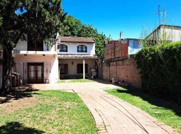 Casa · 173m² · 4 Ambientes · 3 Cocheras · Casa 4 Amb en Venta Hurlingham con Parque