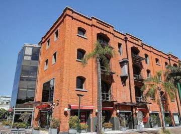 Local comercial · 600m² · Local Gastronomico y Equipado en La Cabecera del Dock Uno de Puerto Madero, El Local Cuenta con Mas