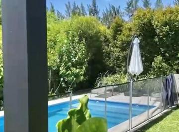 Quinta vacacional · 150m² · 4 Ambientes · Casa Quinta en Alquiler en La Comarca, General Pacheco, Tigre