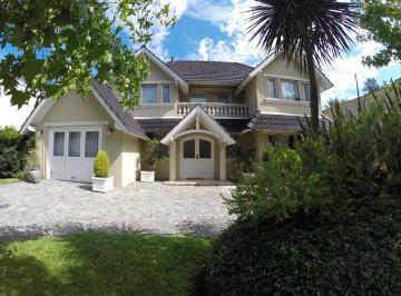 Casa · 270m² · 4 Ambientes · 4 Cocheras · El Establo Casa en Alquiler - Cuan Propiedades