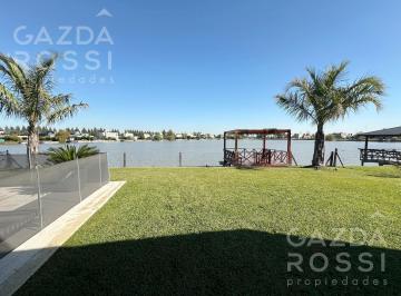 Casa · 840m² · 5 Ambientes · 1 Cochera · Casa en Cruz del Sur