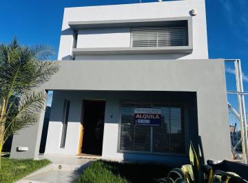 Casa de 5 ambientes, Córdoba · Alquilo Casa de 2 Dorm y 2 Baños en Docta Boulevard a 15 m de La Plaza.