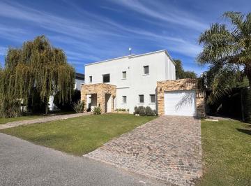 Casa de 4 ambientes, Esteban Echeverría · Casa 5 Ambientes en Venta - El Centauro - Canning