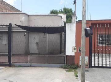 Casa de 4 ambientes, Lanús · Vendo Hermosa Propiedad con Pileta en Remedios de Escalada