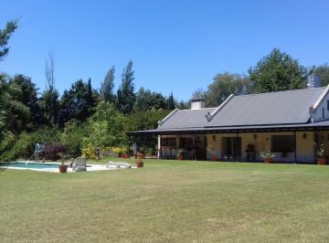 Casa · 254m² · 8 Ambientes · 4 Cocheras · Venta - Chacra de 5 Ha en Chacras de Open Door