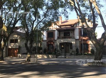 Casa · 1100m² · 7 Ambientes · 6 Cocheras · Residencia de 2035 m de Terreno en Exclusiva Zona - Olivos - Vias/maipu