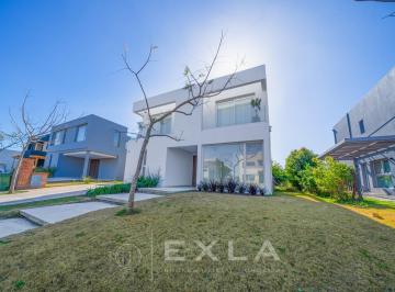 Casa · 220m² · 4 Ambientes · 1 Cochera · Casa en Venta en Castaños, Nordelta, Tigre
