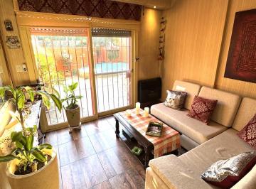 Living con salida al jardin · PH en Venta en Villa Lugano – ¡Un Verdadero Oasis!
