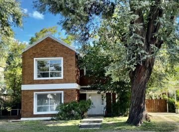 Casa · 200m² · 5 Ambientes · 1 Cochera · Casa en Alquiler en Altos del Sol