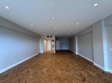Departamento · 220m² · 3 Ambientes · 2 Cocheras · Amplio Piso de 3 Ambientes con Dos Cocheras y Baulera.