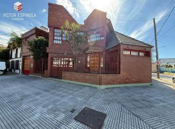 VEP-VEP-557_2 · Venta Chalet 6 Ambientes Caseros Cochera y Patio Apto Credito