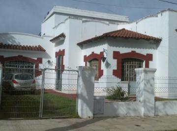 Casa · 270m² · 9 Ambientes · 3 Cocheras · Casa en Colon, Entre Rios