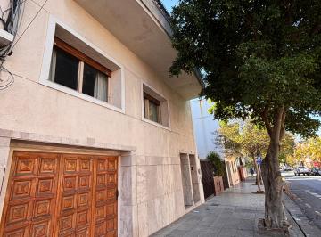 Casa de 8 ambientes, Parque Chacabuco · Venta Vivienda Multifamiliar Cochera + Jardin + Terraza. Lote Propio 8,66 X 39,95