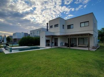 Casa · 221m² · 5 Ambientes · 2 Cocheras · Casa en Venta 4 Dorm., Las Araucarias, Puertos del Lago, Escobar