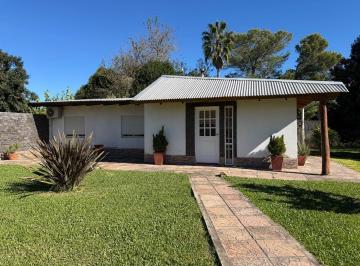 Casa · 189m² · 3 Dormitorios · 1 Cochera · Vendo Casa y Cabaña en Colonia Elia, Entre Ríos.