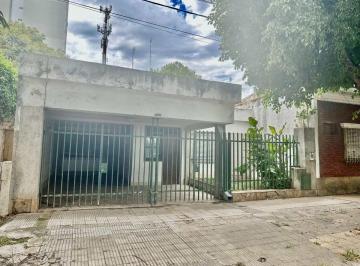 Casa · 142m² · 5 Ambientes · 1 Cochera · Venta Casa Muy Buen Terreno Zona Sur