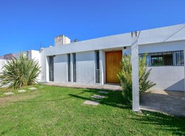 Casa · 80m² · 2 Ambientes · 1 Cochera · Casa en Venta en Villa Elisa de 1 Dormitorio