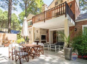 Casa · 217m² · 5 Ambientes · 1 Cochera · Venta Casa 5 Amb Pinamar Norte 400 m del Mar