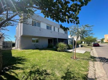 Casa · 290m² · 4 Ambientes · 2 Cocheras · Venta Casa 4 Dorm 4 Baños C/ Pileta en Las Cañitas