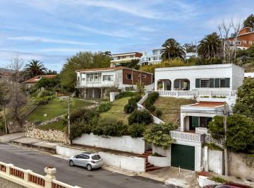 Casa · 130m² · 4 Ambientes · 1 Cochera · Venta Casa Piriápolis Frente Al Mar, Puerto