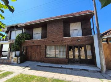 Casa · 350m² · 8 Ambientes · 4 Cocheras · Venta en Block Departamentos + Local Necochea
