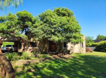 Casa · 375m² · 6 Ambientes · 1 Cochera · Casa 4 Dorm. en "La Herradura" Villa Allende