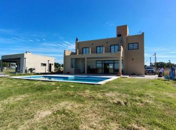 Casa · 216m² · 6 Ambientes · 2 Cocheras · Casa en Venta Coronel Brandsen Lote 1000 m²