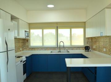 Casa · 216m² · 6 Ambientes · 2 Cocheras · Casa en Venta Cnel Brandsen Ap. Credito