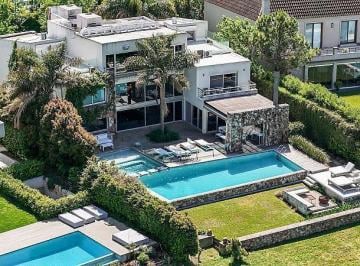 Casa · 516m² · 8 Ambientes · Importante Residencia en Venta en Pacheco Golf.
